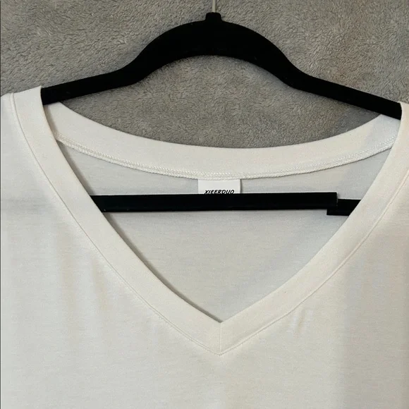 Elegant White V-Neck Women's Top -Size XXL - Picture 4 of 7